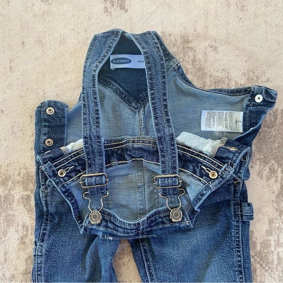 Boys 3T Clothing Bundle with Gap Sweater Red Vest and Denim Overalls - Picture 11 of 12